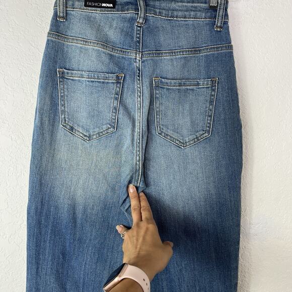 Fashion Nova only the best vibes bell bottom jeans - medium blue wash size 3 - Picture 6 of 11